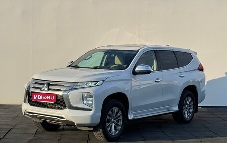 Mitsubishi Pajero Sport III рестайлинг, 2020 год, 3 850 000 рублей, 1 фотография