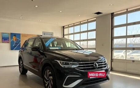 Volkswagen Tiguan, 2023 год, 2 423 740 рублей, 5 фотография