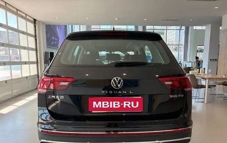 Volkswagen Tiguan, 2023 год, 2 423 740 рублей, 3 фотография