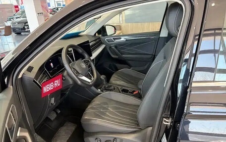 Volkswagen Tiguan, 2023 год, 2 423 740 рублей, 8 фотография
