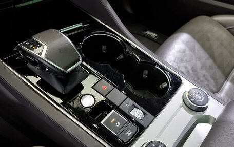 Volkswagen Touareg III, 2021 год, 4 900 000 рублей, 7 фотография