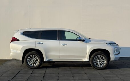 Mitsubishi Pajero Sport III рестайлинг, 2020 год, 3 850 000 рублей, 4 фотография