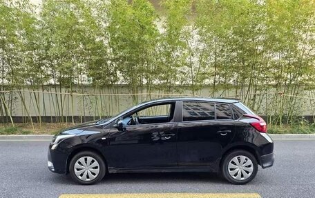 Toyota Yaris, 2021 год, 1 357 000 рублей, 2 фотография