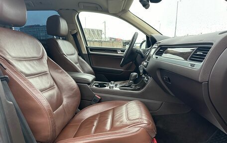 Volkswagen Touareg III, 2011 год, 2 090 000 рублей, 21 фотография