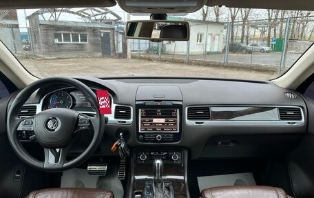 Volkswagen Touareg III, 2011 год, 2 090 000 рублей, 23 фотография