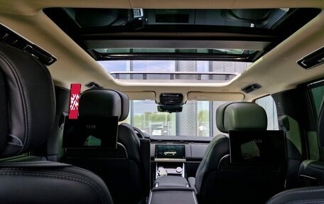 Land Rover Range Rover IV рестайлинг, 2022 год, 20 000 000 рублей, 21 фотография