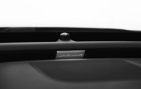 Jaguar XE I рестайлинг, 2016 год, 1 750 000 рублей, 11 фотография