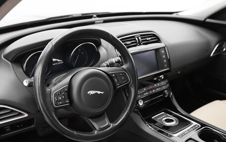 Jaguar XE I рестайлинг, 2016 год, 1 750 000 рублей, 10 фотография