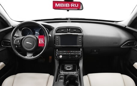 Jaguar XE I рестайлинг, 2016 год, 1 750 000 рублей, 8 фотография