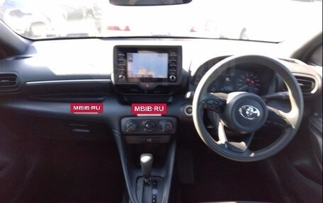 Toyota Yaris, 2021 год, 845 000 рублей, 6 фотография