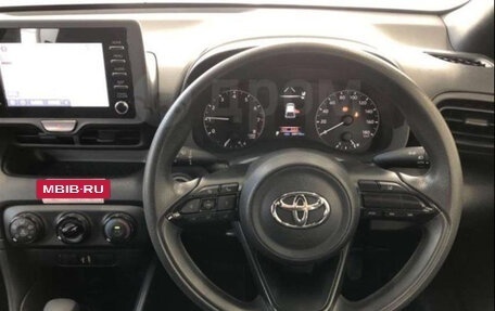 Toyota Yaris, 2021 год, 845 000 рублей, 8 фотография
