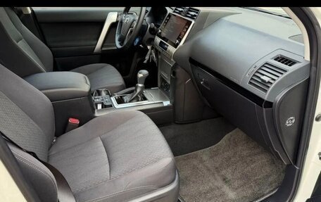 Toyota Land Cruiser Prado 150 рестайлинг 2, 2022 год, 7 890 000 рублей, 2 фотография