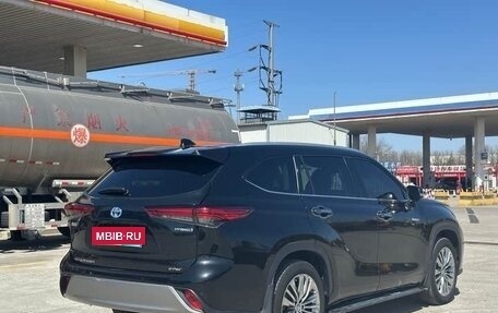 Toyota Highlander, 2022 год, 3 830 000 рублей, 4 фотография