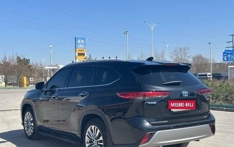 Toyota Highlander, 2022 год, 3 830 000 рублей, 6 фотография