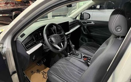 Volkswagen Tiguan II, 2022 год, 2 410 700 рублей, 7 фотография