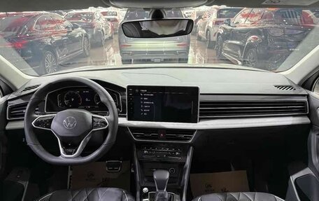 Volkswagen Tiguan II, 2022 год, 2 410 700 рублей, 10 фотография