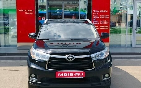 Toyota Highlander III, 2014 год, 3 000 000 рублей, 2 фотография