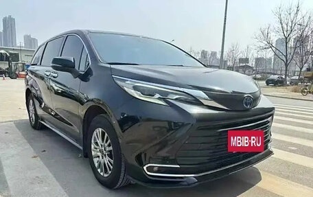 Toyota Sienna, 2021 год, 3 700 000 рублей, 2 фотография