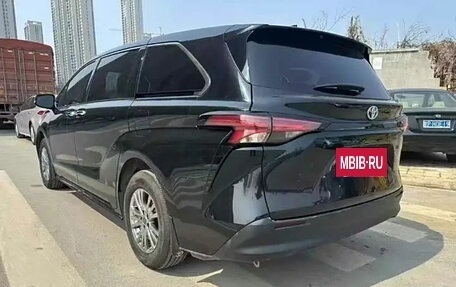 Toyota Sienna, 2021 год, 3 700 000 рублей, 5 фотография