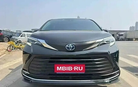Toyota Sienna, 2021 год, 3 700 000 рублей, 3 фотография