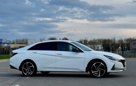 Hyundai Elantra, 2021 год, 1 900 000 рублей, 2 фотография