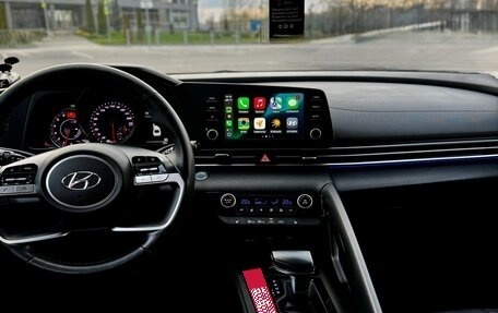 Hyundai Elantra, 2021 год, 1 900 000 рублей, 11 фотография