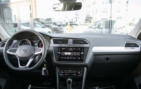 Volkswagen Tiguan II, 2021 год, 2 744 000 рублей, 17 фотография