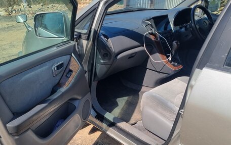 Toyota Harrier, 1998 год, 900 000 рублей, 4 фотография