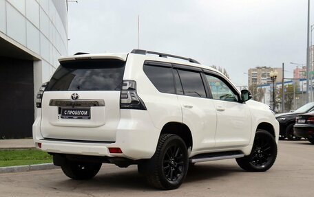 Toyota Land Cruiser Prado 150 рестайлинг 2, 2021 год, 5 880 000 рублей, 5 фотография