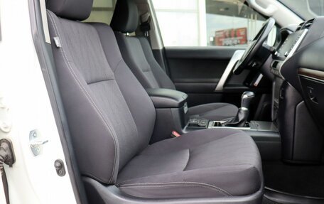 Toyota Land Cruiser Prado 150 рестайлинг 2, 2021 год, 5 880 000 рублей, 10 фотография