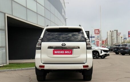 Toyota Land Cruiser Prado 150 рестайлинг 2, 2021 год, 5 880 000 рублей, 6 фотография