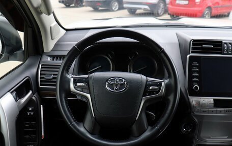 Toyota Land Cruiser Prado 150 рестайлинг 2, 2021 год, 5 880 000 рублей, 14 фотография