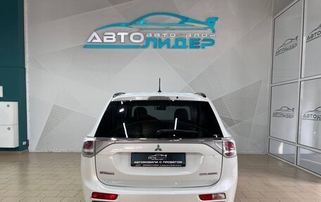 Mitsubishi Outlander III рестайлинг 3, 2013 год, 2 149 000 рублей, 4 фотография