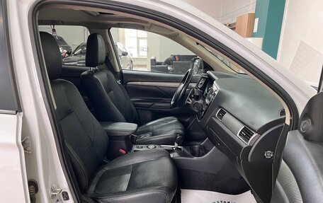 Mitsubishi Outlander III рестайлинг 3, 2013 год, 2 149 000 рублей, 14 фотография