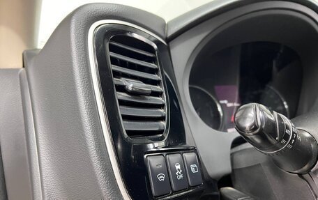 Mitsubishi Outlander III рестайлинг 3, 2013 год, 2 149 000 рублей, 23 фотография