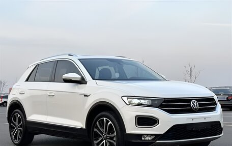 Volkswagen T-Roc I, 2022 год, 1 730 000 рублей, 3 фотография
