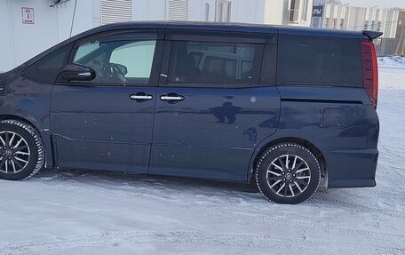 Toyota Noah III, 2015 год, 1 640 000 рублей, 2 фотография