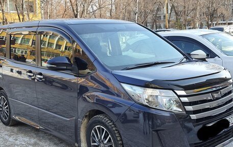Toyota Noah III, 2015 год, 1 640 000 рублей, 4 фотография