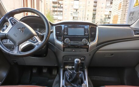 Mitsubishi L200 IV рестайлинг, 2017 год, 2 500 000 рублей, 12 фотография