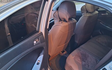 Hyundai Solaris II рестайлинг, 2014 год, 880 000 рублей, 2 фотография