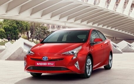 Toyota Prius IV XW50, 2017 год, 2 200 000 рублей, 1 фотография
