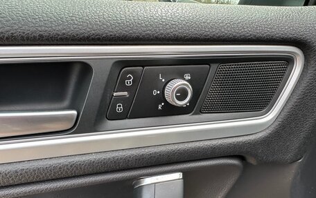 Volkswagen Touareg III, 2017 год, 3 870 000 рублей, 10 фотография