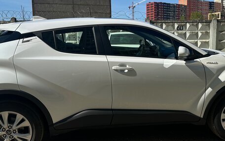 Toyota C-HR I рестайлинг, 2024 год, 4 900 000 рублей, 2 фотография