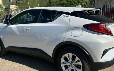 Toyota C-HR I рестайлинг, 2024 год, 4 900 000 рублей, 5 фотография