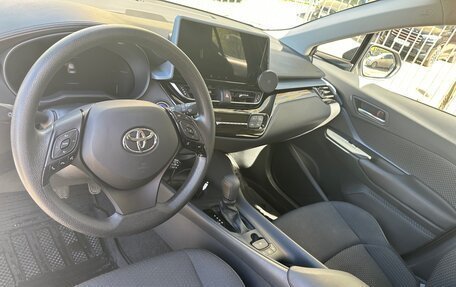Toyota C-HR I рестайлинг, 2024 год, 4 900 000 рублей, 8 фотография