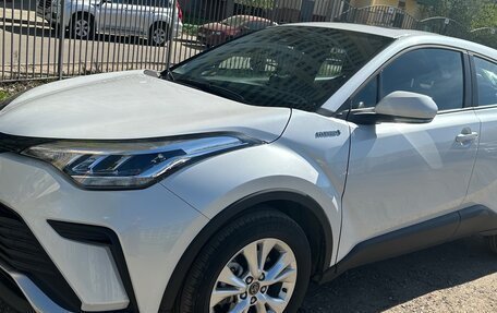 Toyota C-HR I рестайлинг, 2024 год, 4 900 000 рублей, 3 фотография
