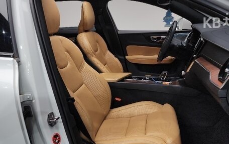 Volvo V60 Cross Country II, 2021 год, 3 667 000 рублей, 10 фотография