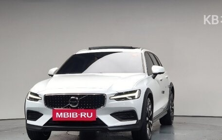 Volvo V60 Cross Country II, 2021 год, 3 667 000 рублей, 3 фотография