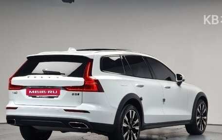 Volvo V60 Cross Country II, 2021 год, 3 667 000 рублей, 2 фотография