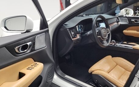 Volvo V60 Cross Country II, 2021 год, 3 667 000 рублей, 12 фотография